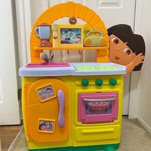 Mattel 2005 Dora The Explorer Talking Kitchen- No Accessories